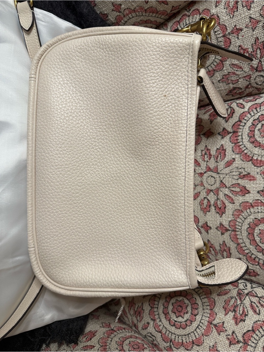 Coach Cary Pebbled Leather Shoulder Bag in Chalk - Picture 3 of 9
